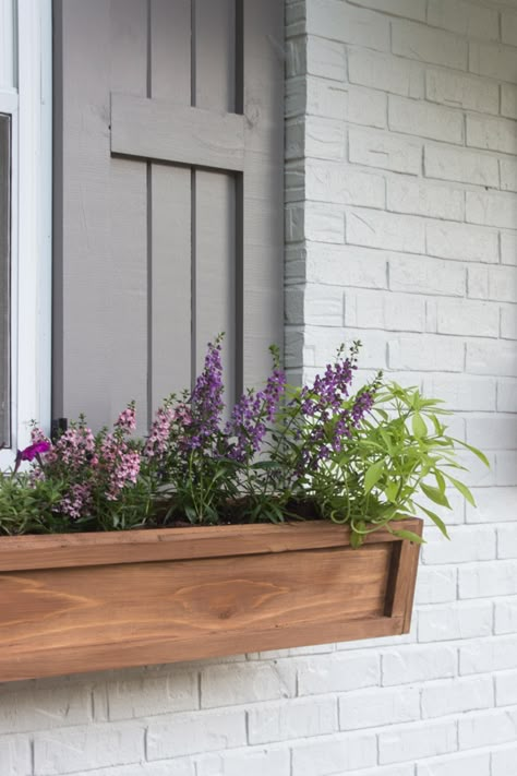 Window Planters Diy, Diy Window Box Planter, Planters For Shade, Cedar Window Boxes, Window Boxes Diy, Window Planter, Window Box Flowers, Window Planters, Window Planter Boxes