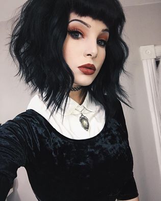 Stile Punk Rock, Stile Pin Up, Goth Hairstyles, Short Scene Hair, Look Grunge, Gothic Hairstyles, Goth Hair, Athletic Hairstyles, Natural Hair Styles Easy