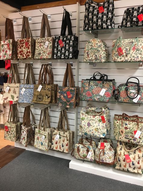 Handbag VM layout Department #bealesofkeighley #signarebags Bag Store Display, Vendor Booth Display Ideas, Booth Display Ideas, Gift Shop Interiors, Shop Counter Design, Vendor Booth Display, Handbag Display, Bag Boutique, Vendor Booth