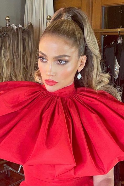 Jlo Red Carpet, Jennifer Lopez Red Carpet, Jlo Makeup, Jennifer Lopez Makeup, Jlo Hair, Jlo Glow, Bronze Eye Makeup, Red Carpet Makeup, Red Carpet Hair