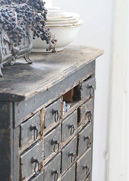 Chabby Chic, Paint Inspiration, Shabby Chic Dresser, Antique Dresser, Antique Furniture, Credenza, Vintage Decor, Rustic House, Painted Furniture