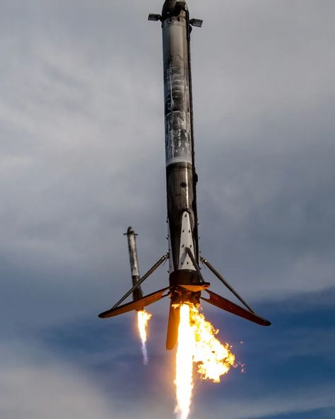 10th Launch of SpaceX Falcon Heavy Rocket for NASA GOES-U mission! Credits : @spacex #spacex #falconheavy #rocketlaunch #nasa Spacex Falcon Heavy, Falcon Heavy, Rocket Launch, The Martian, Rocket, Nasa, Product Launch, On Instagram, Pins