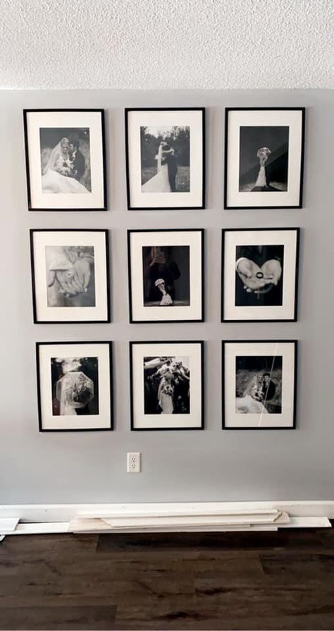 Fotowall Ideas, Family Photo Wall Black And White, Black Framed Family Photo Wall, Photo Wall Black And White, Family Picture Wall Black Frames, Wall Decor Living Room Apartment Picture Frames Black And White, Black Frames On Wall, Black And White Big Photo Frame Wall, Photo Frame Ideas