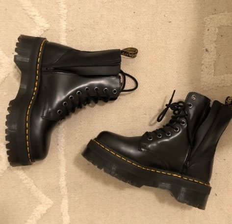 Martin Boots Outfits, Botas Outfit, Dr Martin Boots, Dr Martens Jadon Boots, Doctor Martens, Martin Shoes, Dr Martens Outfit, Jadon Boots, Dr Martens Jadon