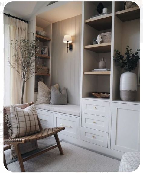 Built In Shelves Living Room, Living Room Built Ins, Mudroom Bench, Living Room Inspo, A Living Room, Home Office Design, Front Room, My New Room, Living Room Interior