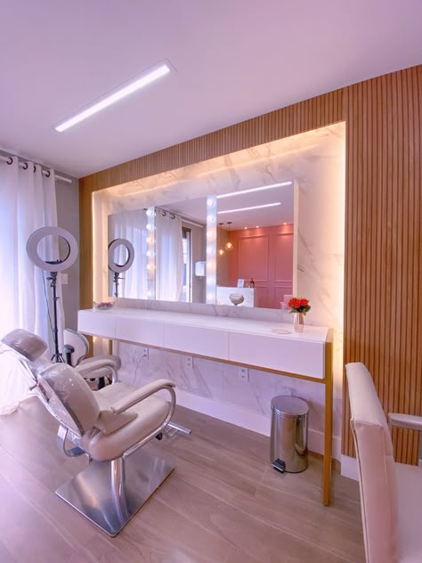 Salon Makeup Room Design, Home Makeup Studio Ideas, Studio Makeup Design, Makeup Studio Interior Design, Makeup Studio Ideas Beauty Room, Makeup Studio Decor Ideas, Makeup Room Interior Design, Makeup Salon Decor, Makeup Studio Decor Interior Design