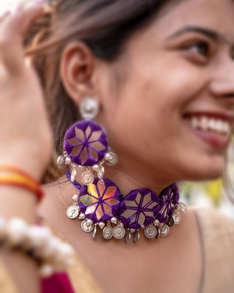 Shine bright this Navratri with our stunning handmade accessories, designed to enhance your traditional charm! Dm to Order! #NavratriJewelry #HandmadeAccessories #HasliNecklace #FestiveFashion #TraditionalJewelry #Navratri2024 #GarbaLook #EthnicJewelry #NavratriStyle #HandcraftedJewels #NavratriVibes #FestiveAccessories Handmade Navratri jewelry Hasli necklace for Navratri Traditional Navratri accessories Handcrafted Hasli necklace Navratri jewelry collection Ethnic jewelry for Navratri F... Jewelry Set Design, Traditional Jewelry, Ethnic Jewelry, Handmade Accessories, Festival Fashion, Jewelry Set, Jewelry Collection, Design