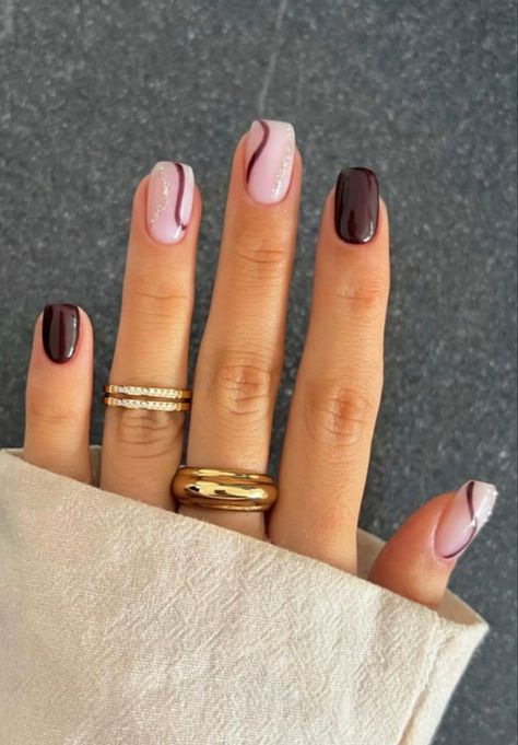 Short dark red and nude colors with some silver, nail inspo for the summer Nail Art Two Fingers, Romantic Nails, Unghie Sfumate, Nagellack Trends, Simple Gel Nails, Casual Nails, Short Acrylic, Cute Gel Nails, Nagel Inspo