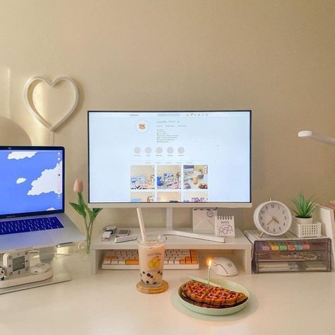 Desk With Pc Aesthetic, Imac Aesthetic Set Up, Desk Inspo Aesthetic, Work Setup, Desk Organisation, Cozy Desk, Study Desk Decor, Aesthetic Desk, Desk Inspo