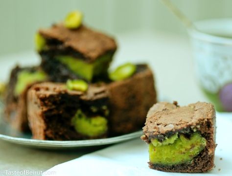 Pistachio Paste Recipe, Pistachio Brownies, Easy Mediterranean Recipes, Cream Cheese Brownies, Pistachio Cream, Paste Recipe, Brownie Bites, Arabic Food, Cakepops