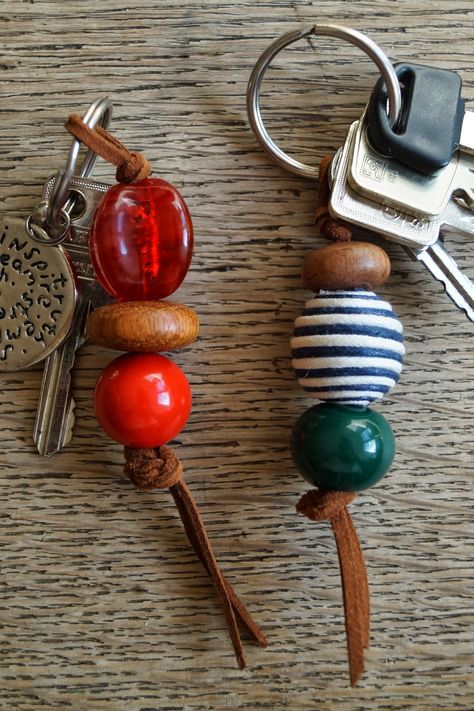 Diy Keychain Ideas, Diy Keychains, Keychain Ideas, Keychain Craft, Handbag Charms, Diy Keychain, Beaded Keychains, Fun Diy, Purse Charms