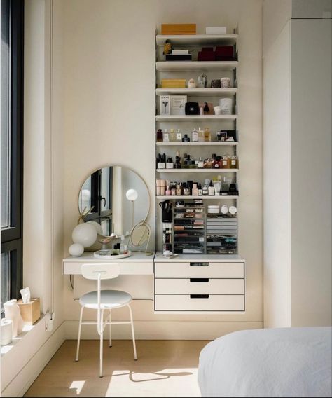 Small Dressing Rooms, Small Dressing Table, Neutral Bedroom Decor, Dressing Table Design, Bedroom Dressing Table, Dekorasi Kamar Tidur, Bedroom Vanity, One Bedroom Apartment, Dressing Table