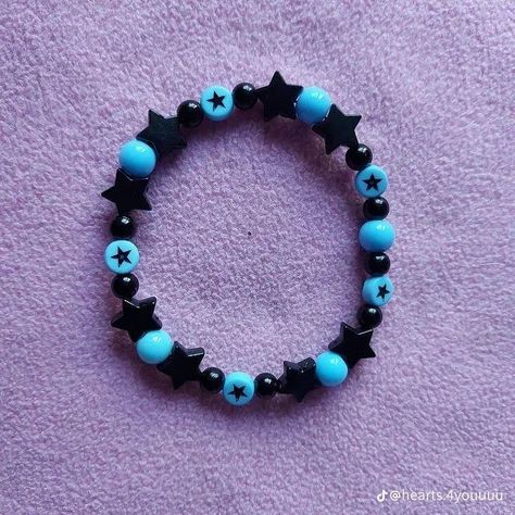 Elegant Bead Bracelet Ideas for a Chic Look Y2k Beaded Bracelets, Alt Bracelets, Cute Bracelets To Make, Emo Bracelets, Goth Bracelets, Scene Bracelets, Indie Bracelets, Punk Summer, Bead Bracelet Ideas