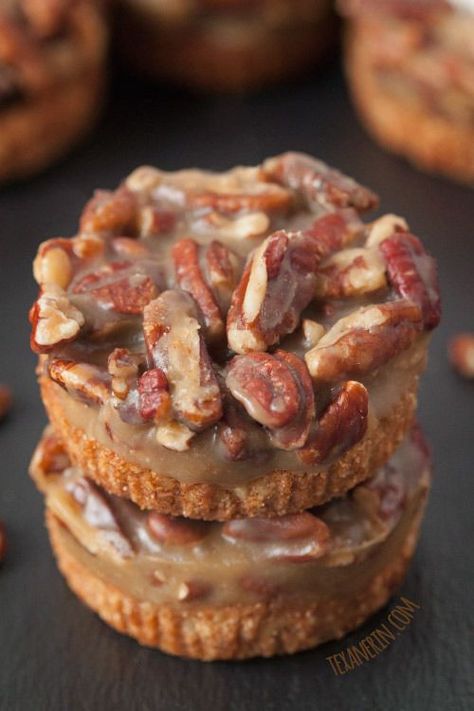 These Grain-free and Gluten-free Mini Caramel Pecan Tarts are super simple to make and have a graham cracker like crust! #grainfree #glutenfree Pecan Tarts Mini, Mousse Au Chocolat Torte, Pecan Tarts, Gluten Free Thanksgiving, Gluten Free Sweet, Elegant Desserts, Caramel Pecan, Gf Desserts, Gluten Free Sweets