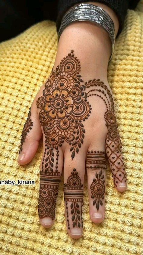 Tato Henna, Eid Mehndi Designs, Henna Tattoo Designs Hand, Tattoo Henna, Mehndi Designs For Kids, Latest Henna Designs, Simple Mehndi Designs Fingers, Very Simple Mehndi Designs, Full Mehndi Designs