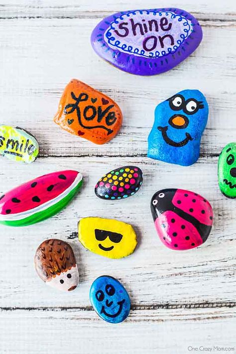 DIY Painted Rocks is a fun activity that can also brighten someone's day. You can paint various designs, sayings and more to encourage and uplift others. Rock Painting Ideas For Kids, Diy Painted Rocks, How To Paint Rocks, Homemade Mod Podge, Painting Ideas For Kids, Paint Rocks, Inexpensive Crafts, Rock Painting Ideas, Painted Rocks Kids