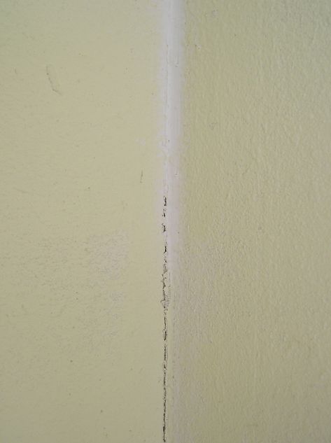 Cracks in the Corners of Walls - The Practical House Painting Guide Practical House, House Painting Tips, Drywall Corners, Decorative Painting Techniques, Painting Guide, Tape Wall, Drywall Repair, Stucco Walls, Painting Contractors