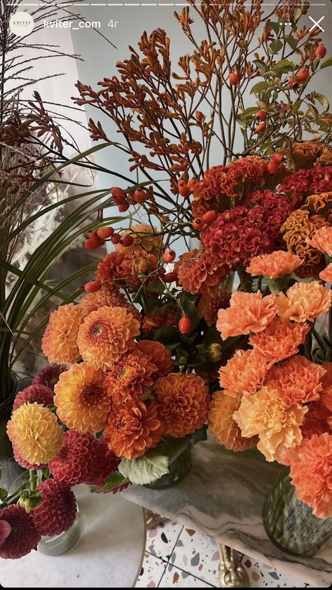 Autumn Bouquet Aesthetic, Autumn Arrangements, Floral Recipes Flower Arrangements, Harvest Bouquet Fall Flowers, Autumn Bouquet Vase, Terracotta Fall Flower Aestheti, Autumn Floral Installation, Art Village, Elegant Birthday