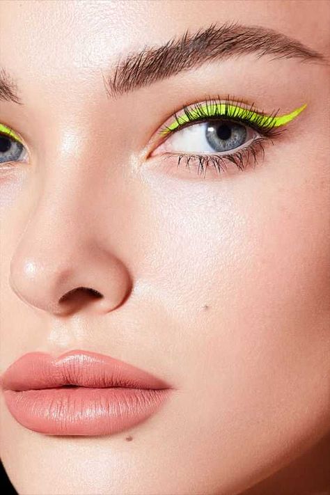 Coloured Liner, Neon Eyeliner, Smoky Eye Makeup Tutorial, Beauty Bible, Performance Makeup, Eyeliner Styles, Eye Liner Tricks, Colorful Eye Makeup, Colored Eyeliner