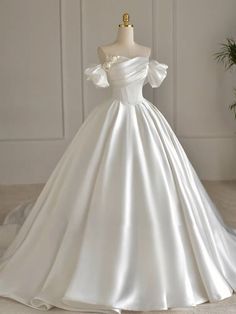 Big Satin Wedding Dress Ball Gowns, Belle Wedding Dress, Dress Creator, Pretty Wedding Dresses, Fancy Wedding Dresses, Heavy Industry, Princess Ball Gowns, Dream Wedding Ideas Dresses, Pretty Prom Dresses