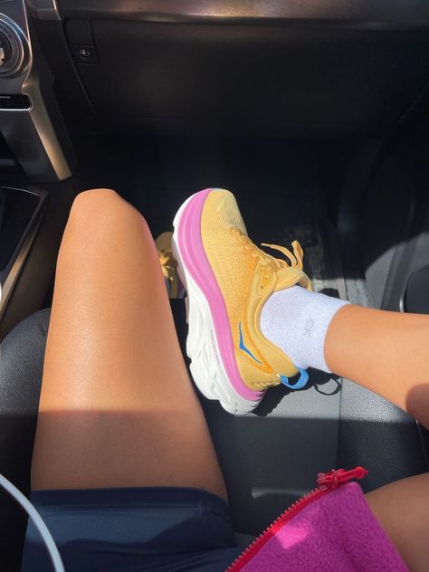 Cute Running Shoes, Running Aesthetic, Pilates Aesthetic, Workout Inspo, Hoka Shoes, Endurance Workout, Runners High, Cute Gym Outfits, Runner Girl