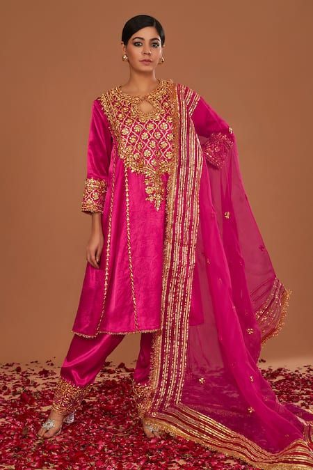 Buy Pink Kurta And Salwar Silk Hand Embroidered Gota Round Pearls Anarkali Set For Women by Preeti S Kapoor Online at Aza Fashions. Suit Neck Designs Indian, Bridal Suits Punjabi, Suit Neck Designs, 1920s Fashion Women, Pink Kurta, Silk Anarkali, Embroidery Dresses, Punjabi Outfits, Pakistani Wedding Outfits