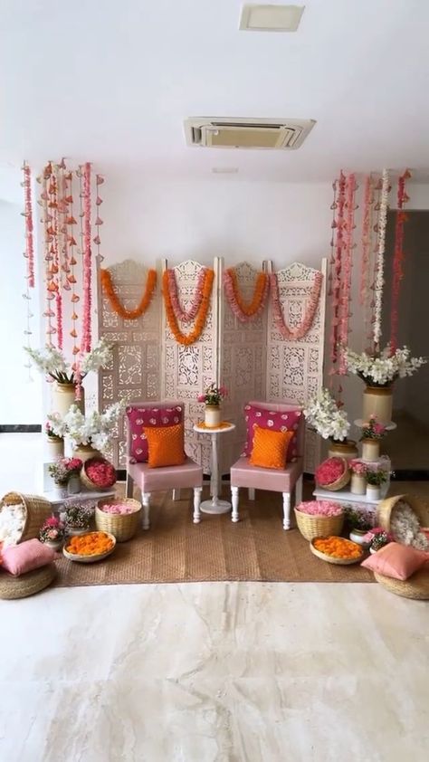 Wedding Decor Mehendi, Mehendi Decor Ideas At Home, Weddings At Home, Mehendi Decor Ideas, Mehendi Decor, Diwali Decorations At Home, Wedding Decor Photos, Wedding Background Decoration, Wedding Entrance Decor