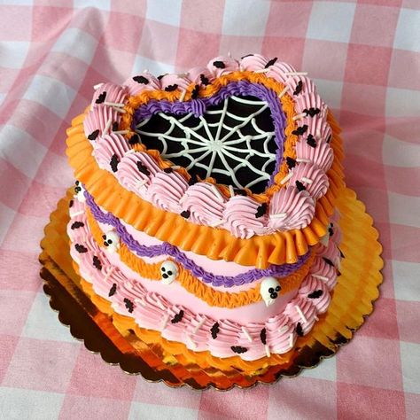 Halloween Cakes For Kids, Halloween Cakesicles, Cake Decorating Inspiration, Halloween Meal, Scary Halloween Cakes, Pasteles Halloween, Cakes Simple, Spooky Cake, Halloween Themed Food