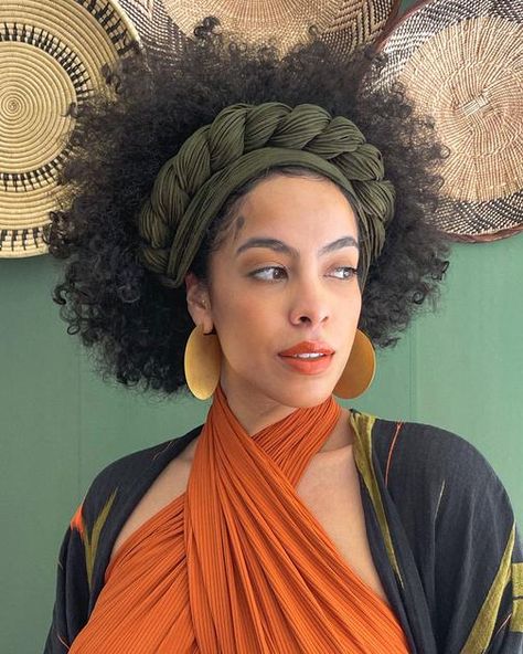 Headwrap Hairstyles, African Natural Hairstyles, Cabello Afro Natural, Head Wrap Styles, Hair Wrap Scarf, Hair Scarf Styles, Mode Turban, Hair Coils, Afro Style