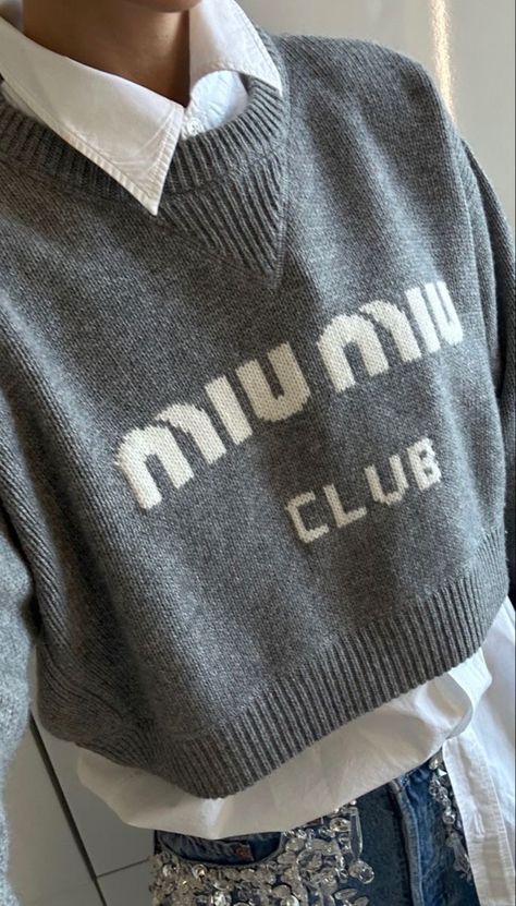 Miu Miu Winter, Miumiu Outfit, Miu Miu Outfit, Miu Miu Sweater, Miu Miu Fashion, Sweater Grey, 인물 사진, Elegant Outfit, Aesthetic Outfits