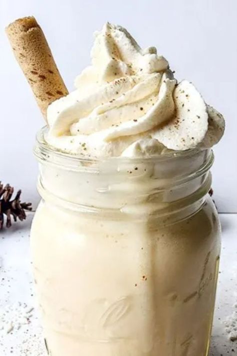 Eggnog Milkshake, Eggnog Shake, Best Eggnog Recipe, Mason Jar Drinks, Ice Cream Shake, Milkshake Recipe, Eggnog Recipe, Milkshake Recipes, Frozen Drinks