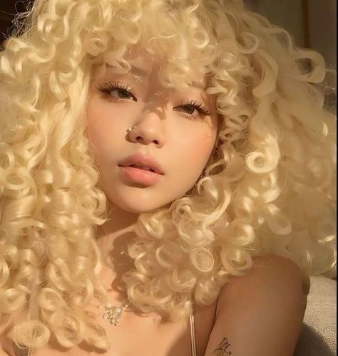 Blond Curly Hair Girl, Fluffy Hair Reference, Reference Poses Women, Curly Golden Hair, Curly Hair Reference, C4 Hair, Curly White Hair, Curly Hair Art, Fluffy Hairstyles