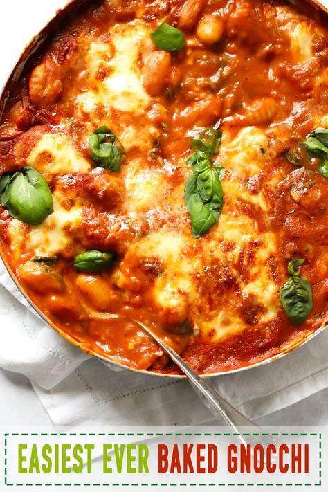 BAKED GNOCCHI - This healthy vegetarian Baked Gnocchi recipe is so quick and tasty. A super simple sauce, packed with spinach and tomatoes, is topped with mozzarella cheese for the perfect easy comfort food supper. Bake in the oven, al fredo for a crispy cheesy meal! #tamingtwins #quickdinner #bakedgnocchi #gnocchi #italianfood #italianrecipe Dinner Recipes Gnocchi, Recipe With Mozzarella, Recipes Gnocchi, Tortellini Pesto, Ricotta Sauce, Baked Ricotta, Ricotta Gnocchi, Baked Gnocchi, Gnocchi Recipe