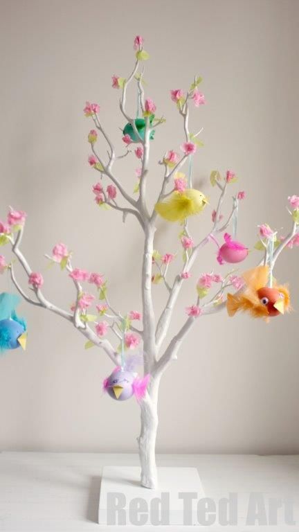 Easter Tree - this is such a pretty Easter Tree or Spring Tree! Love this time of year for decorating! Easter Tree Decorations, Diy Ostern, Tree Decorating, Spring Tree, Easter Inspiration, Easter Projects, Easter Art, Egg Painting, Easter Tree