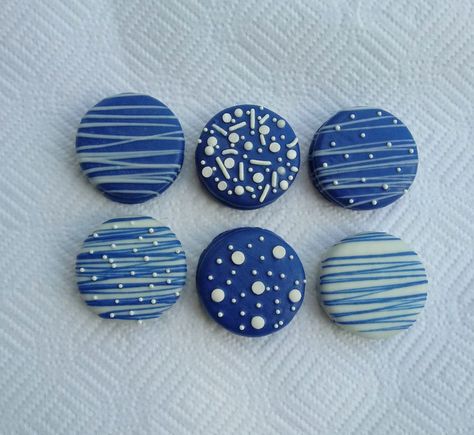 Space Themed Desserts, Covered Oreo Cookies, Chocolate Covered Desserts, White Chocolate Covered, Chocolate Covered Pretzel Rods, Baby Shower Sweets, Blue Cookies, White Cookie, Bluey Birthday