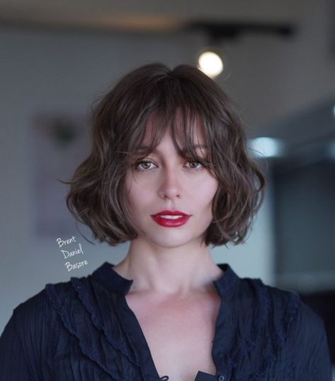 Short Hair Cuts For Round Faces, Chin Length Haircuts, Short Wavy Bob, French Bob, Thick Wavy Hair, Face Framing Bangs, Chin Length Hair, Bob Haircut With Bangs, Round Face Haircuts