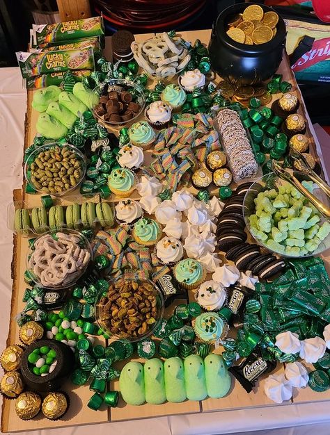 Charcuterie Boards, Grazing Trays, Snack Platters, Meat, Cheese, and Beyond | St. Patrick's day sweet board... | Facebook Green Rice Crispy Treats, Green Food Party, Snack Platters, Halloween Platter, Sweet Board, Sweet Table Wedding, Crudite Platter, Green Cupcakes, Candy Board