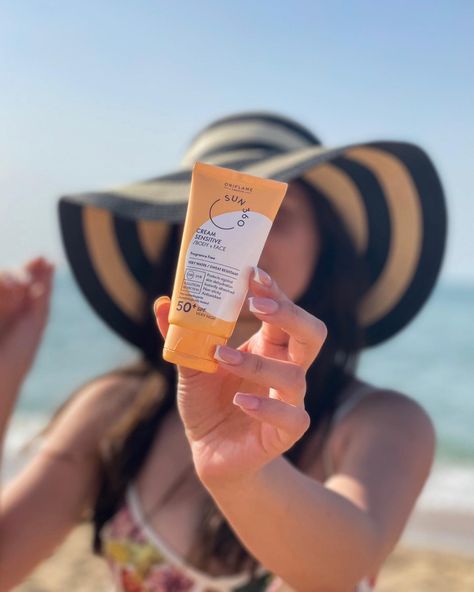 Beach Product Shoot, Sun Cream Skin Care, Spf Aesthetic, Cosmetics Photoshoot, Beauty Bar Salon Ideas, Beauty Bar Ideas, Beach Skincare, Beauty Care Logo, Spf Cream