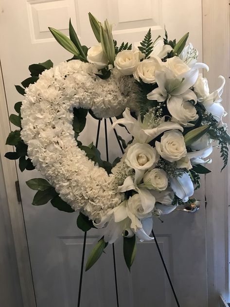 Heart Arrangement Flower, Wreaths For Funerals Ideas, Heart Floral Arrangement, Memorial Flowers For Graves, Sympathy Flower Arrangements, Wreaths For Funerals, Sympathy Floral, Casket Flowers, Flower Arrangement Designs