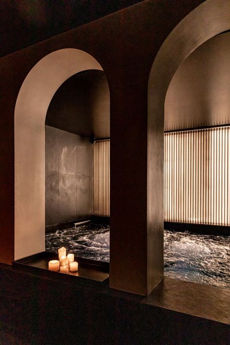 Que vous recherchiez un moment de détente ou un regain d’énergie, les soins by La Colline du Sinner Paris vous aideront à restaurer l’harmonie de votre corps, de votre mental et de votre esprit. Bright Bedrooms, Spa Luxe, Home Spa Room, Brighter Bedroom, Miami Hotels, Spa Rooms, Hotel Concept, Spa Interior, Turn Table Vinyl