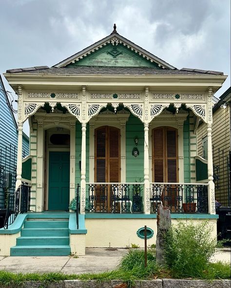 Louisiana House Exterior, Creole Style Homes, New Orleans Aesthetic Interior, New Orleans House Exterior, New Orleans House Plans, New Orleans Houses, Shotgun House Floor Plans, New Orleans Interior Design, New Orleans Style Homes