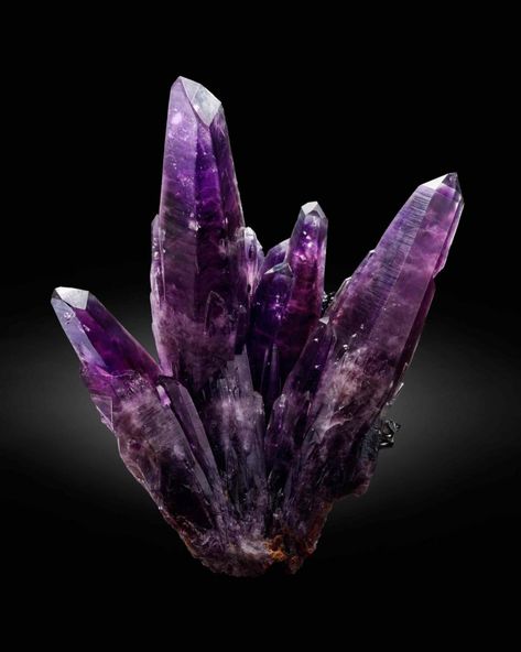 Image Gallery of Fine Minerals for Collectors | Green Mountain Minerals Geology Rocks, Random Aesthetic, Amethyst Crystals, Pretty Rocks, Cool Rocks, Crystal Eye, Loving Life, Beautiful Rocks, Green Mountain