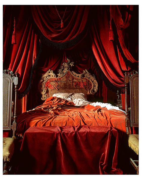 Dennis Severs' House - Dickens room by James Brittain Bedroom Red, Red Rooms, Beautiful Bedrooms, Dream Bedroom, My New Room, Home Interior, Old World, Red Velvet, Bedroom Design