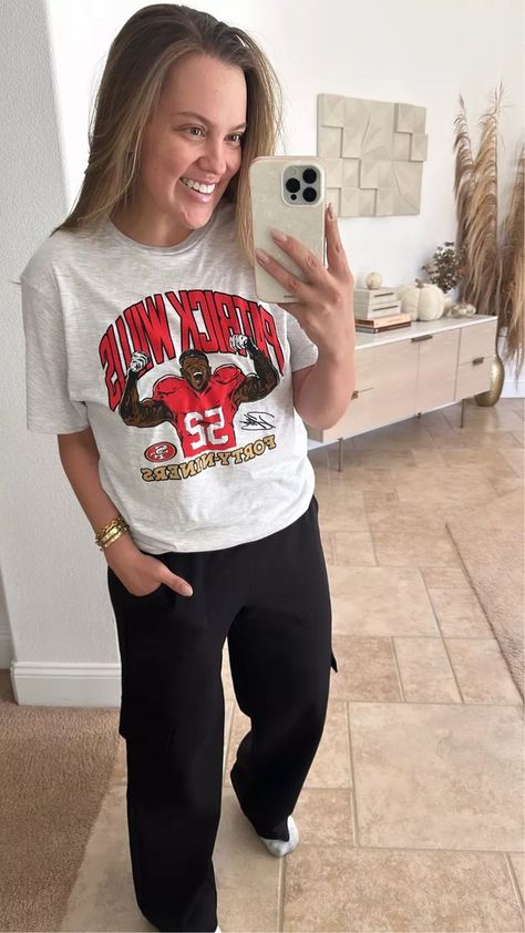 49ers game day outfit! size M in top and L in pants 49ers Game Day Outfit, 49ers Game Day, Patrick Willis, 49ers Game, Game Day Outfit, Outfit Inspo Casual, Summer To Fall, Inspo Outfit, Gameday Outfit