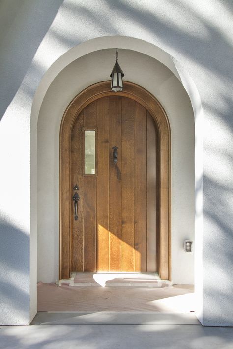 Tudor Door, Spanish Style Front Door, Spanish Transitional, Arched Exterior Doors, Tudor Exterior, Arched Entry Doors, European Houses, Tudor Homes, Arched Front Door