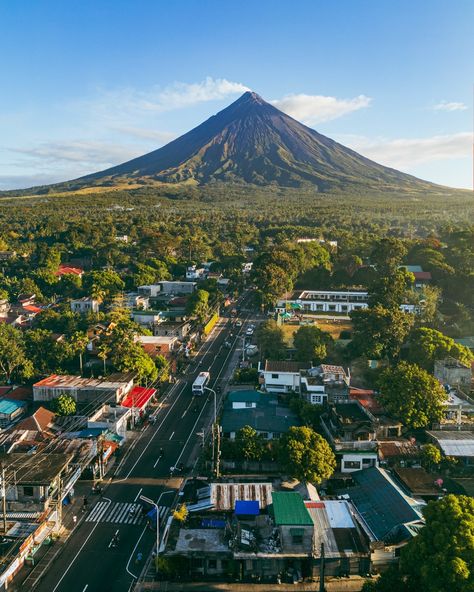 Mount Mayon, located in the province of Albay in the Bicol Region of the Philippines, offers a stunning and iconic view from various vantage points, including Camalig. As you gaze upon this majestic volcano from Camalig, you'll likely see its perfectly symmetrical cone rising dramatically from the surrounding landscape. The volcano's profile is often described as the epitome of beauty and symmetry, making it one of the most picturesque natural landmarks in the Philippines. 📸Junel Mujar #Mo... Mount Mayon, Bicol Region, Regions Of The Philippines, Broken Screen Wallpaper, Southeast Asia Travel, Jokes Pics, Philippines Travel, Cute Couples Photos, Tourist Spots