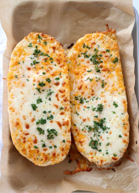 The Cheesiest Garlic Bread Cheesy Garlic Bread, Think Food, Julia Child, Food Goals, Food Obsession, Garlic Bread, Cafe Food, Interesting Food Recipes, Pretty Food