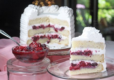 Mixed Berry Compote, Pasta Food Recipes, Chantilly Cake, Recipes Chili, Cake Pizza, Vegan Wedding Cake, Vegan Whipped Cream, White Cake Recipe, Pizza Sandwich