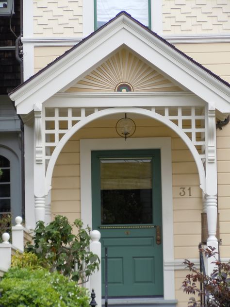 sunburst motif on portico roof Portico Railing, Gable End Ideas, Gabled Porch, Cape House Exterior, Porch Covers, Portico Entry, Portico Design, Victorian Porch, Cottage Porch