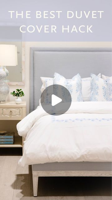 Hive Palm Beach on Instagram: "You HAVE to try this magical duvet trick!☁️🛌  With this method, you’ll no longer have to climb inside your duvet cover in order to flatten and straighten out the fluffy duvet insert!   Step-by-Step⬇️  - Place the duvet cover inside out and upside down on your bed (with the opening at the bottom!)   - Toss your duvet insert on top and tie each corner  - Roll the tied duvet down towards the foot of the bed   - Take the duvet opening and flip it right side up around the rolled duvet   - Zip or button up the duvet  - Now unroll your perfect duvet!  .  .  . #hivepalmbeach #whitesale #linensale #bedlinen #homedecor #homehacks #lifehack #howtofold #duvetcover" How To Keep A Duvet Cover In Place, Easiest Way To Put On A Duvet Cover, Easy Way To Put On Duvet Cover, How To Put Duvet Cover On Comforter, How To Put A Duvet Cover On, Duvet Cover Trick, Duvet Hack, Fluffy Duvet Insert, Fluffy Duvet